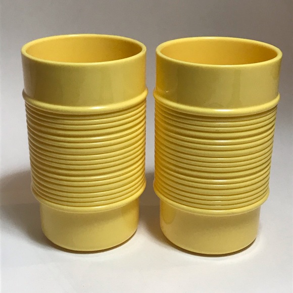 Two Vintage Rubbermaid tall Plastic Cups - Picture 1 of 4
